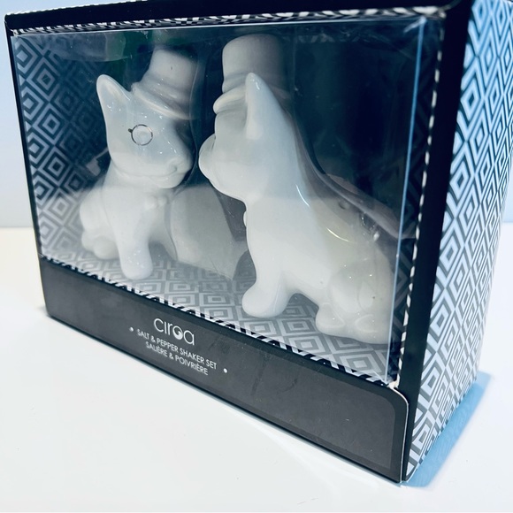 French Bulldog Salt and Pepper Shakers New in Box - Picture 2 of 4